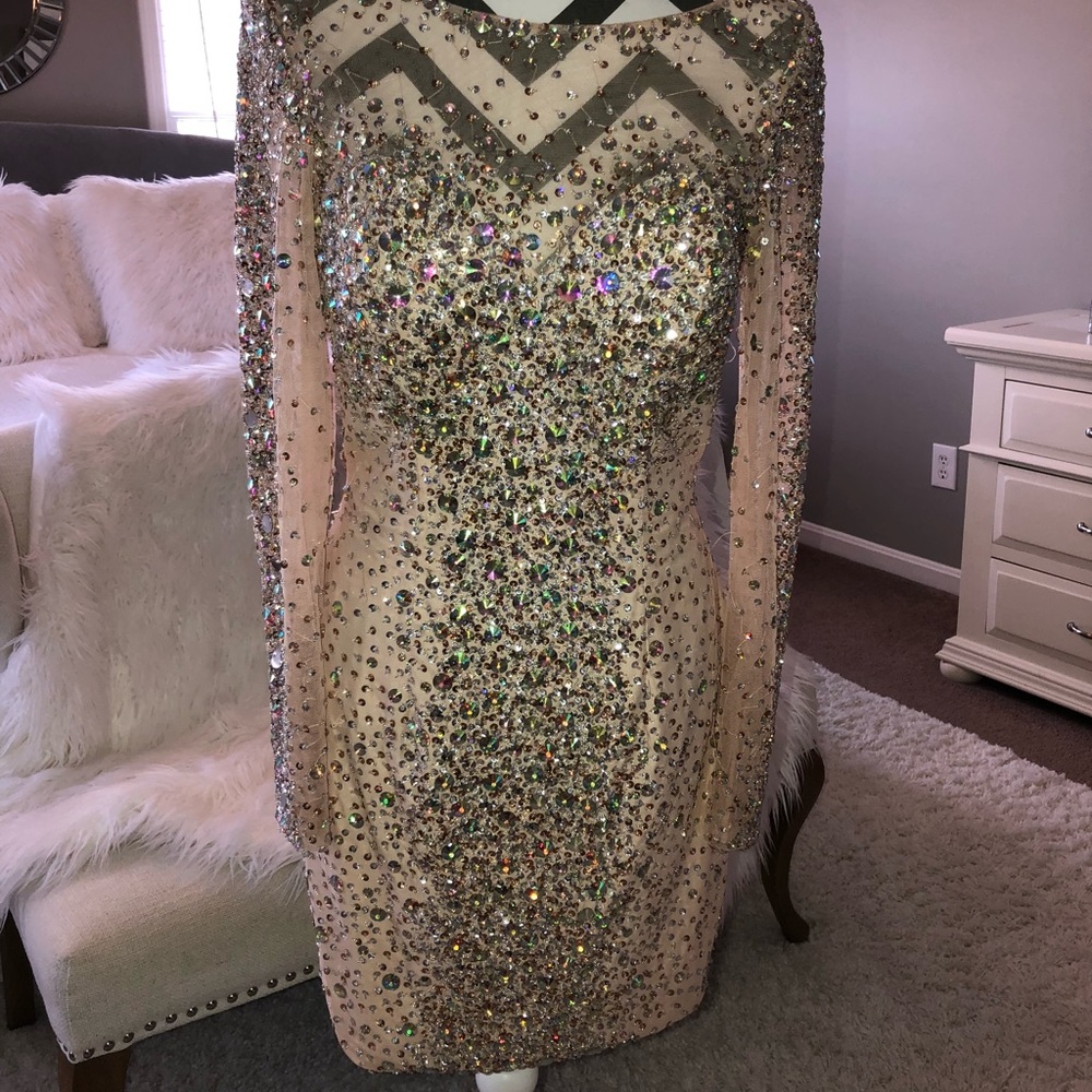 Above the knee, long sleeve homecoming/prom dress